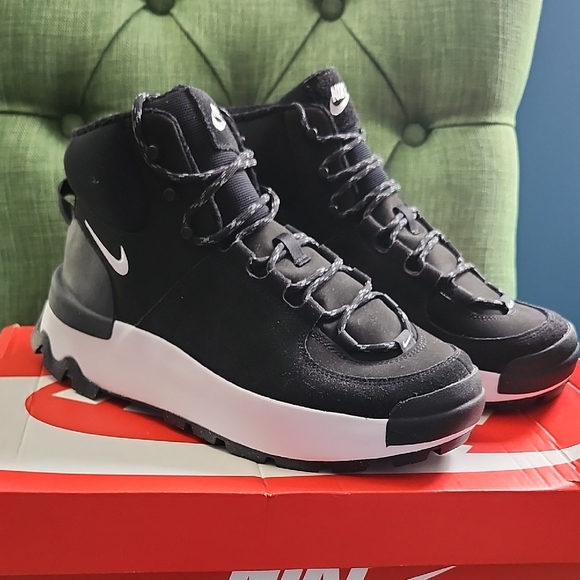 Nike Other - Nike City Classic Boot Men's Black and White